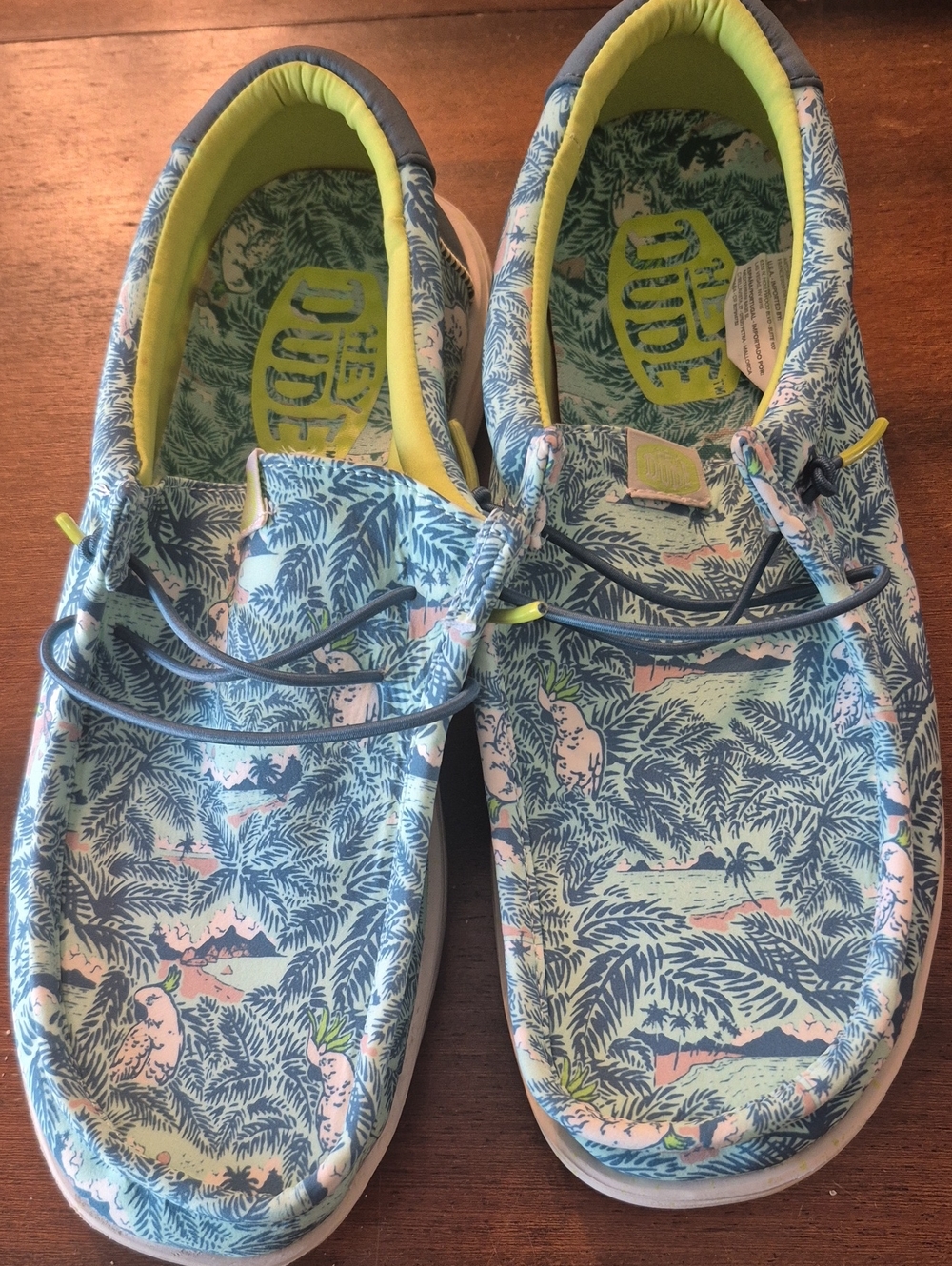 Hey Dudes Wally H2O Tropical Blue Tropical Men Size 9 Ladies 11 Lightweight
